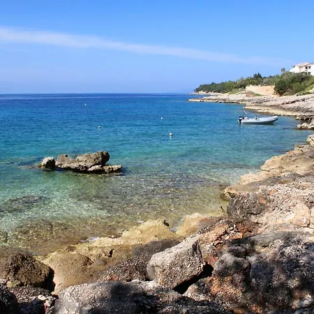 Zavala 594b Jelsa (Hvar)