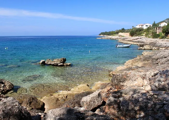 Zavala 594b Jelsa (Hvar)